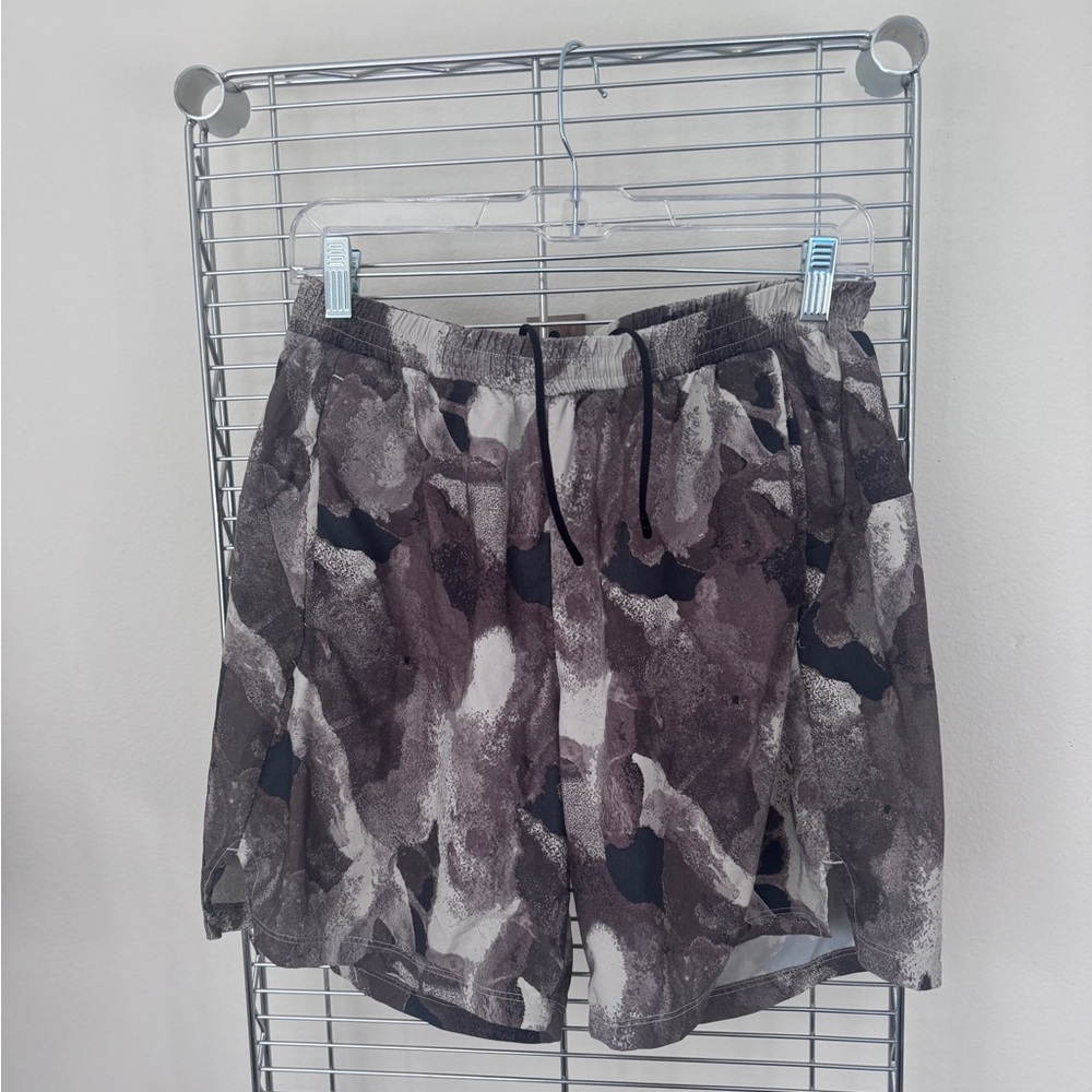 All in Motion Men’s Abstract Black and Gray Shorts